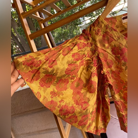 Floral crop Top. Size- XS (Fit S too) - Picture 6 of 11